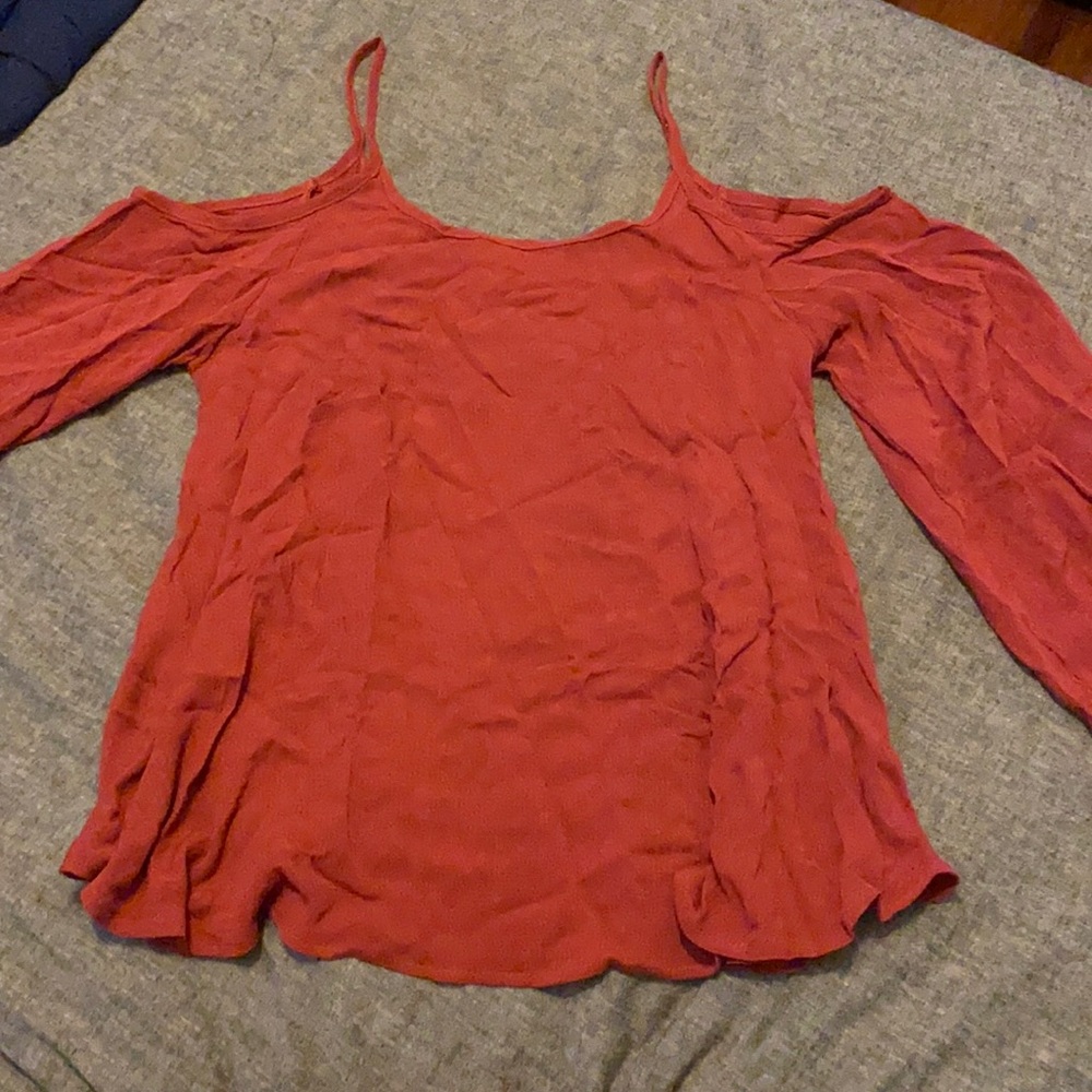 Blouse with the Shoulders Exposed
